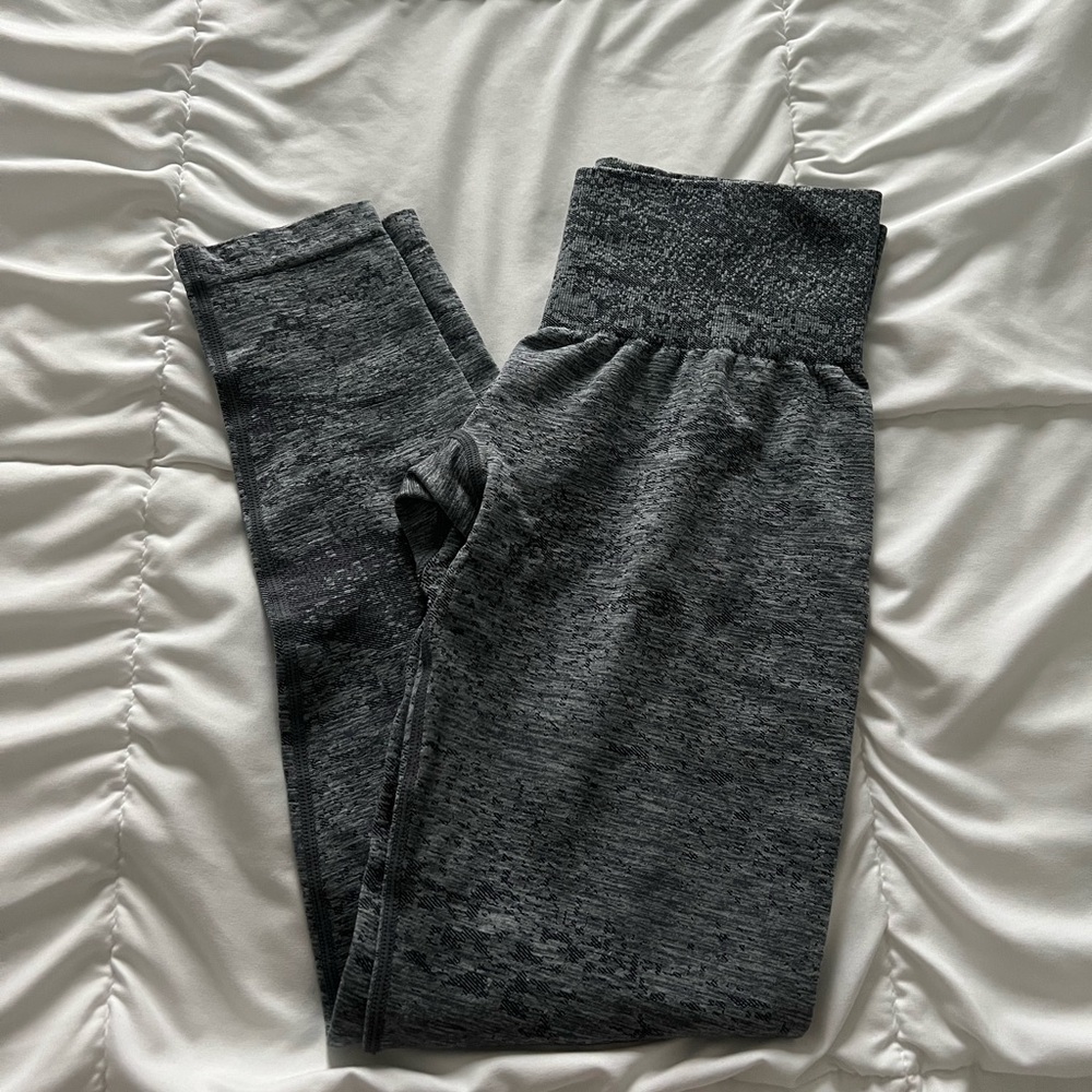Gray Digital Seamless NVGTN